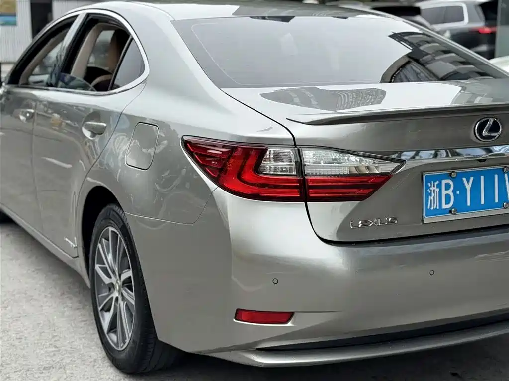 Lexus ES 2015 300h Comfort Edition фото 6