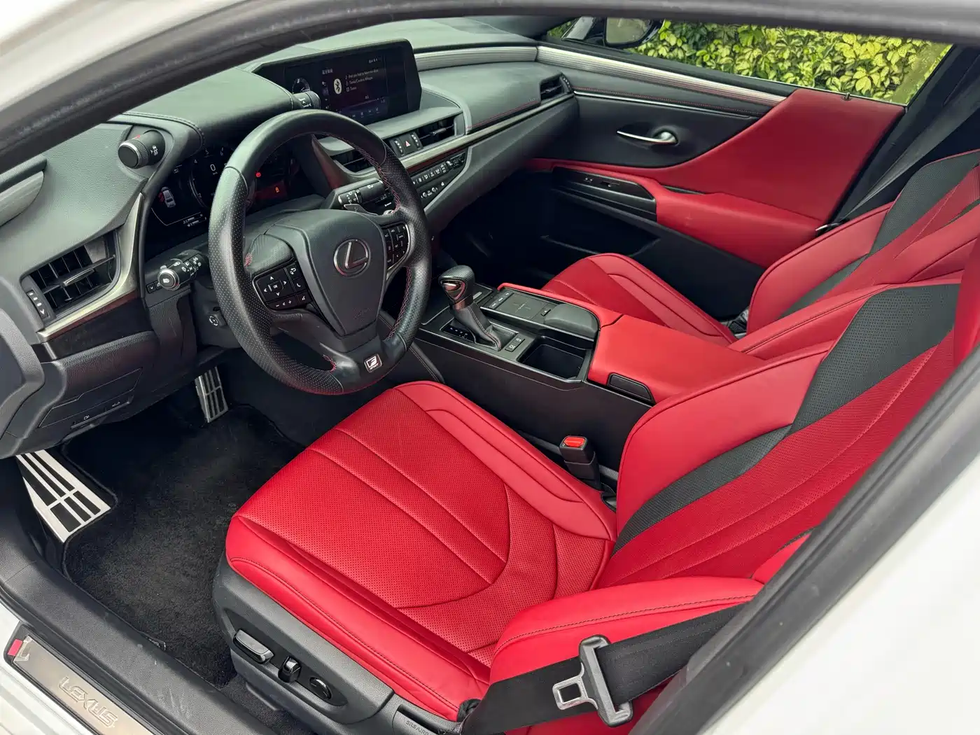 Фото 10 - Lexus ES
