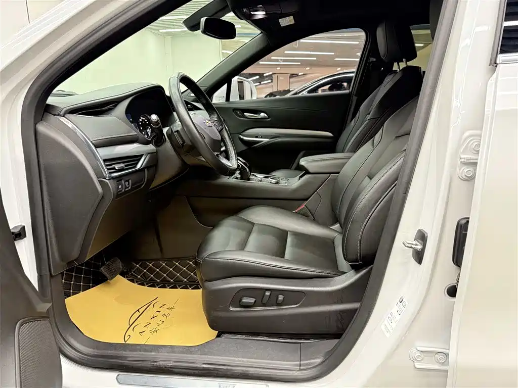 Cadillac XT4 2021 28T FWD Premium Edition фото 6