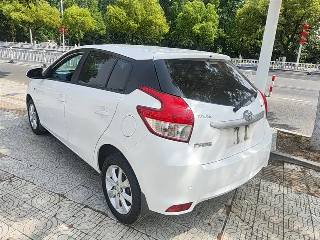 Toyota YARiS L Zhi Xuan 2015 1.5E Auto Charming Edition фото 5