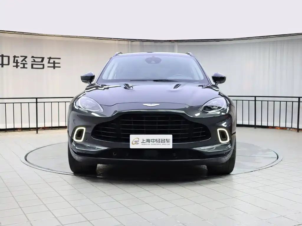 Фото 2 - Aston Martin DBX