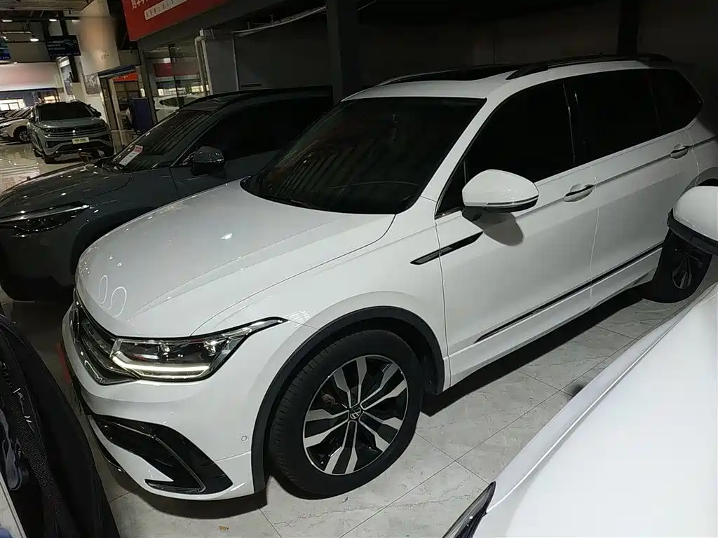 Volkswagen Tiguan L 2022 330TSI Auto 2WD R-Line Premium Edition фото 2