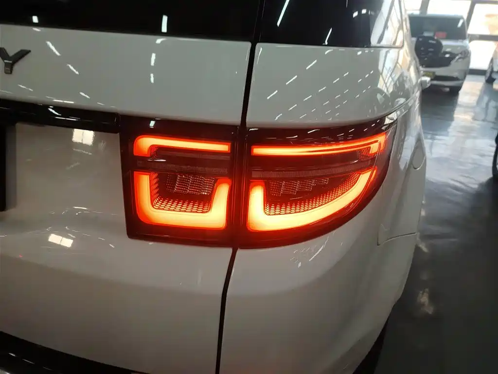 Land Rover Discovery Sport 2022 Model 249PS R-Dynamic S Performance Edition 5-Seater фото 8