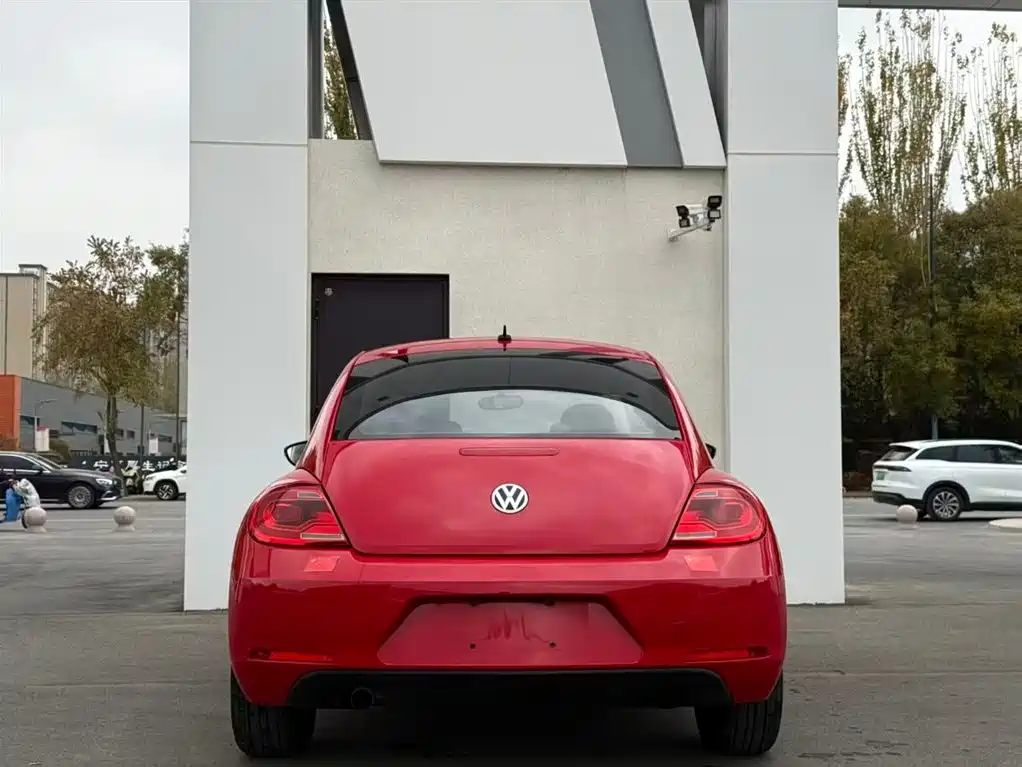 Volkswagen Beetle 2016 Model 180TSI Club Edition фото 8