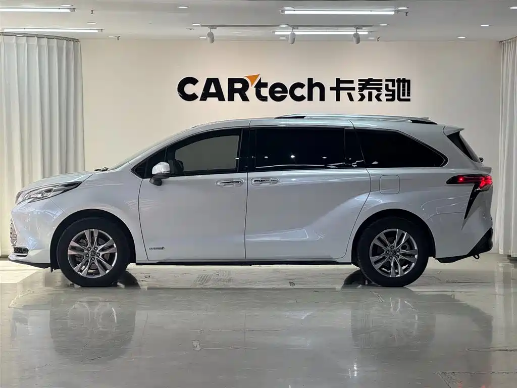 Toyota Sienna 2021 2.5L Hybrid Ultimate Edition фото 7