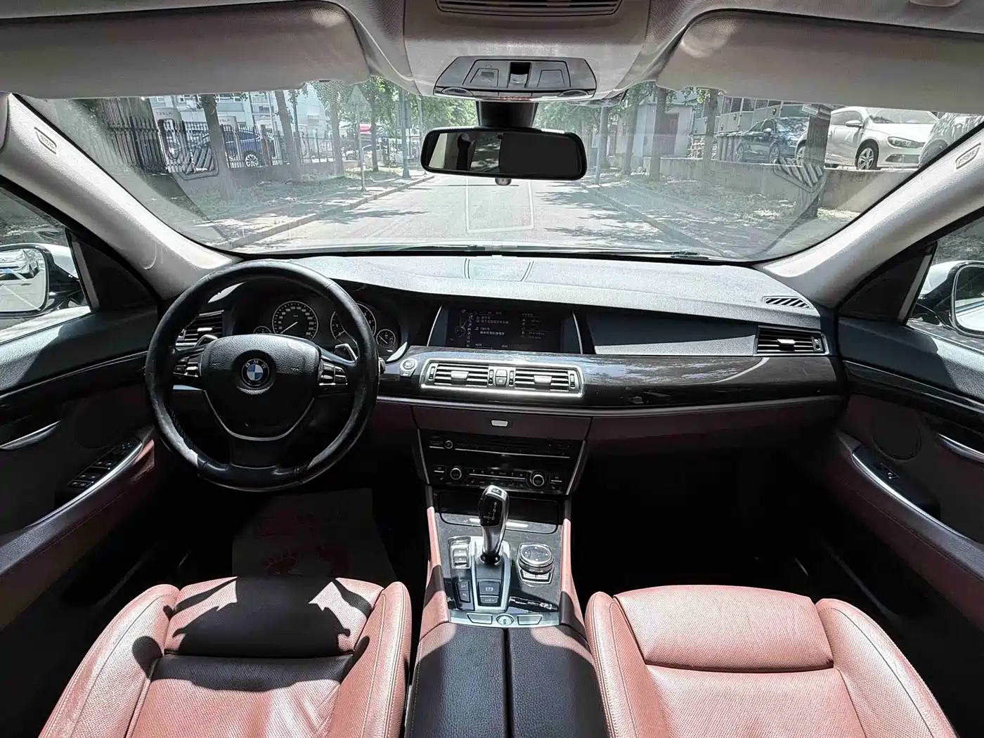 BMW 5 Series GT 2014 535i xDrive фото 12