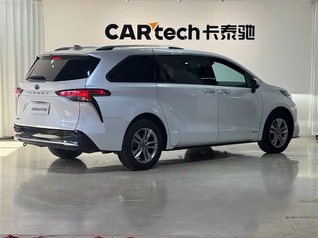 Toyota Sienna 2021 2.5L Hybrid Ultimate Edition фото 4