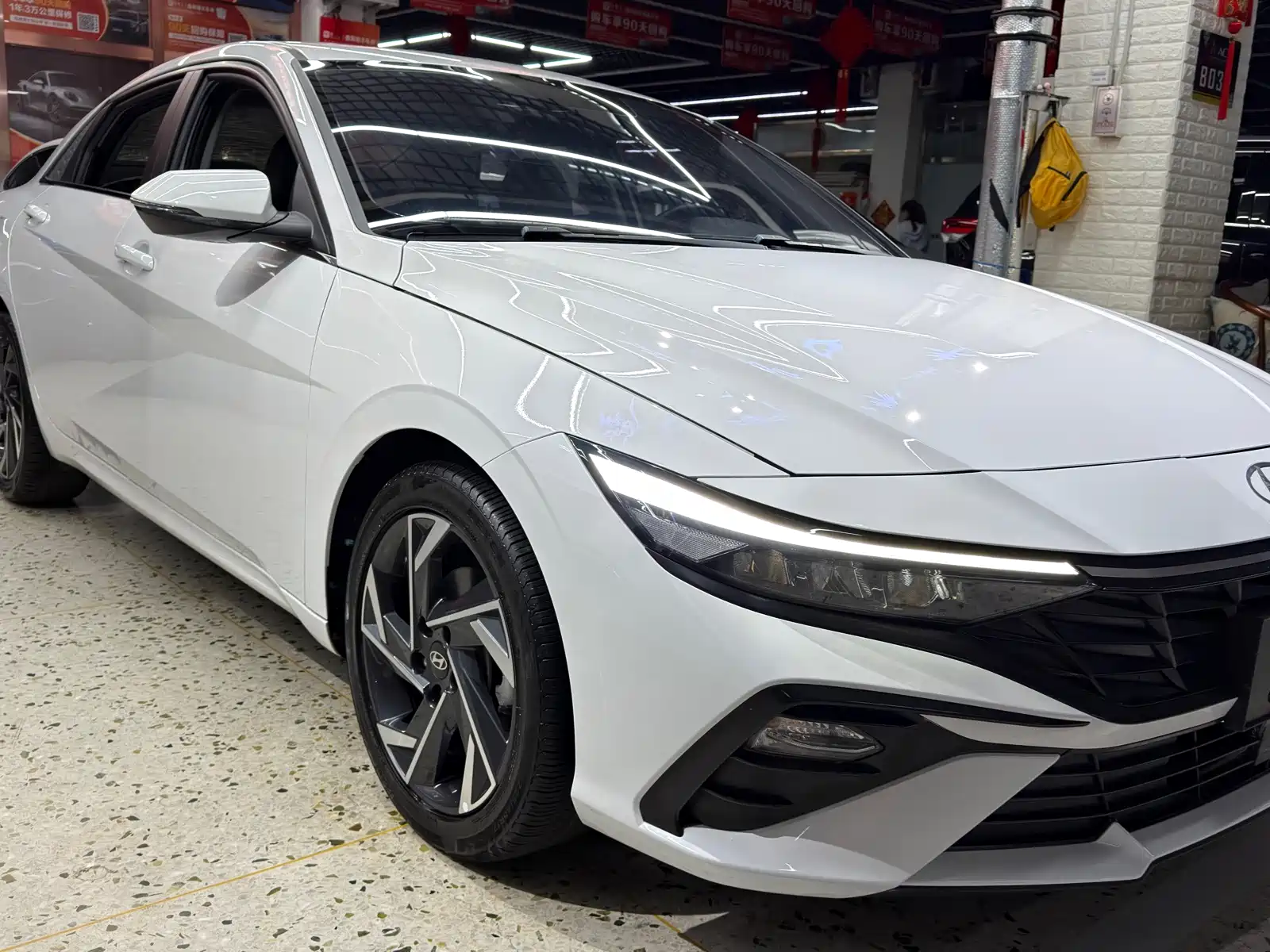 Фото 3 - Hyundai Elantra
