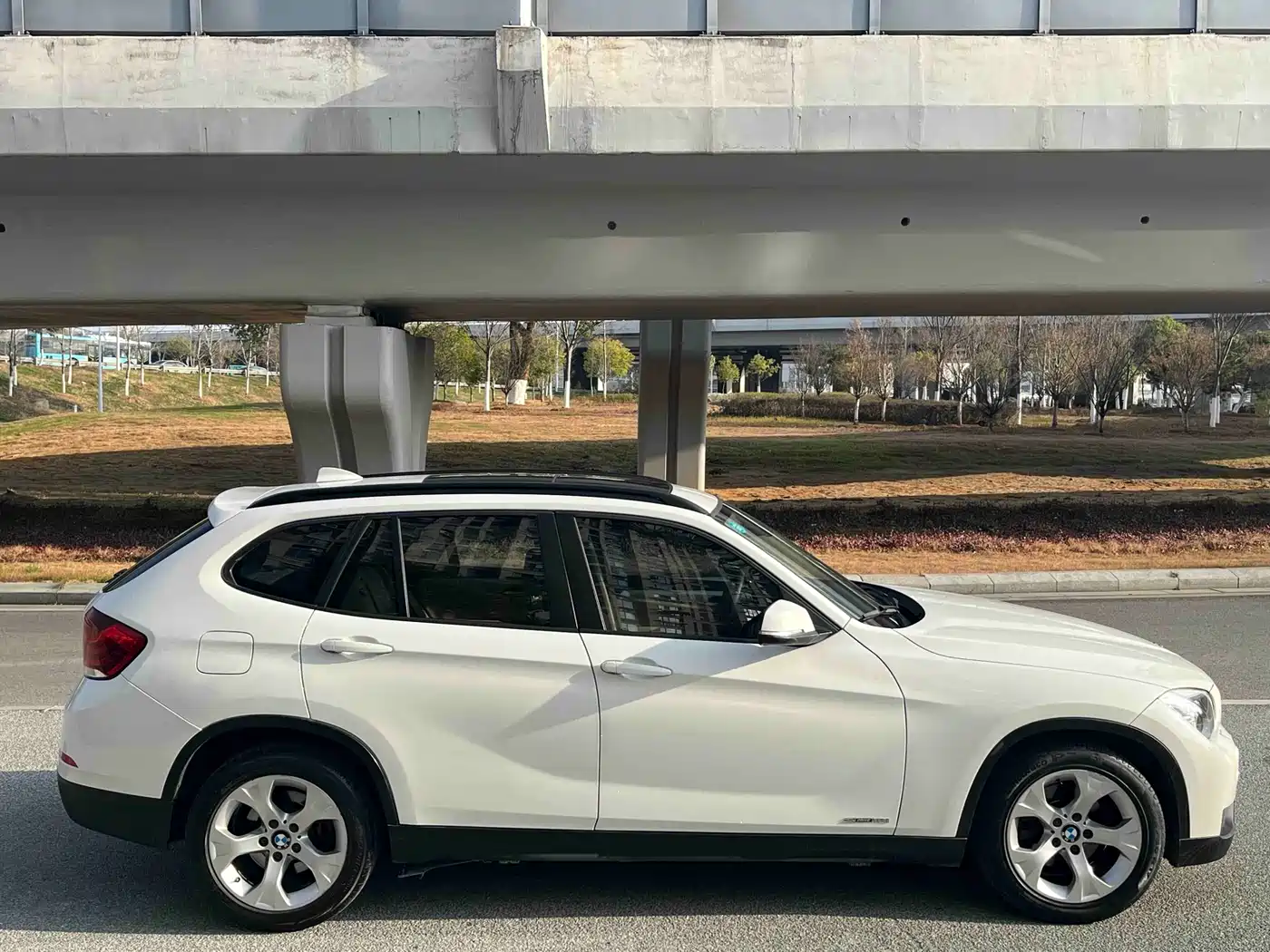 BMW X1 (Import) 2012 sDrive18i Luxury фото 6
