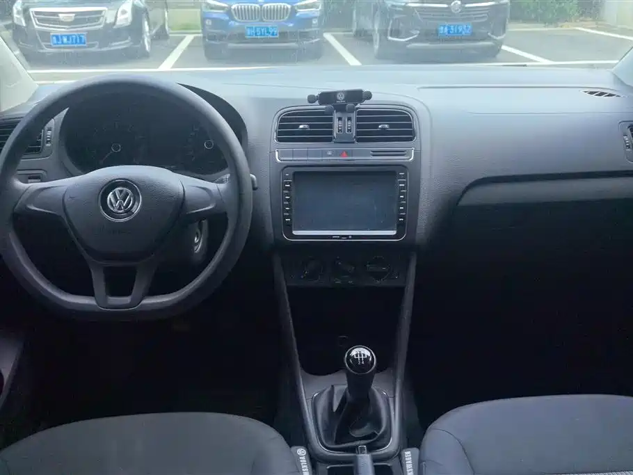 Volkswagen Polo 2014 1.4L Manual Trend Edition фото 12