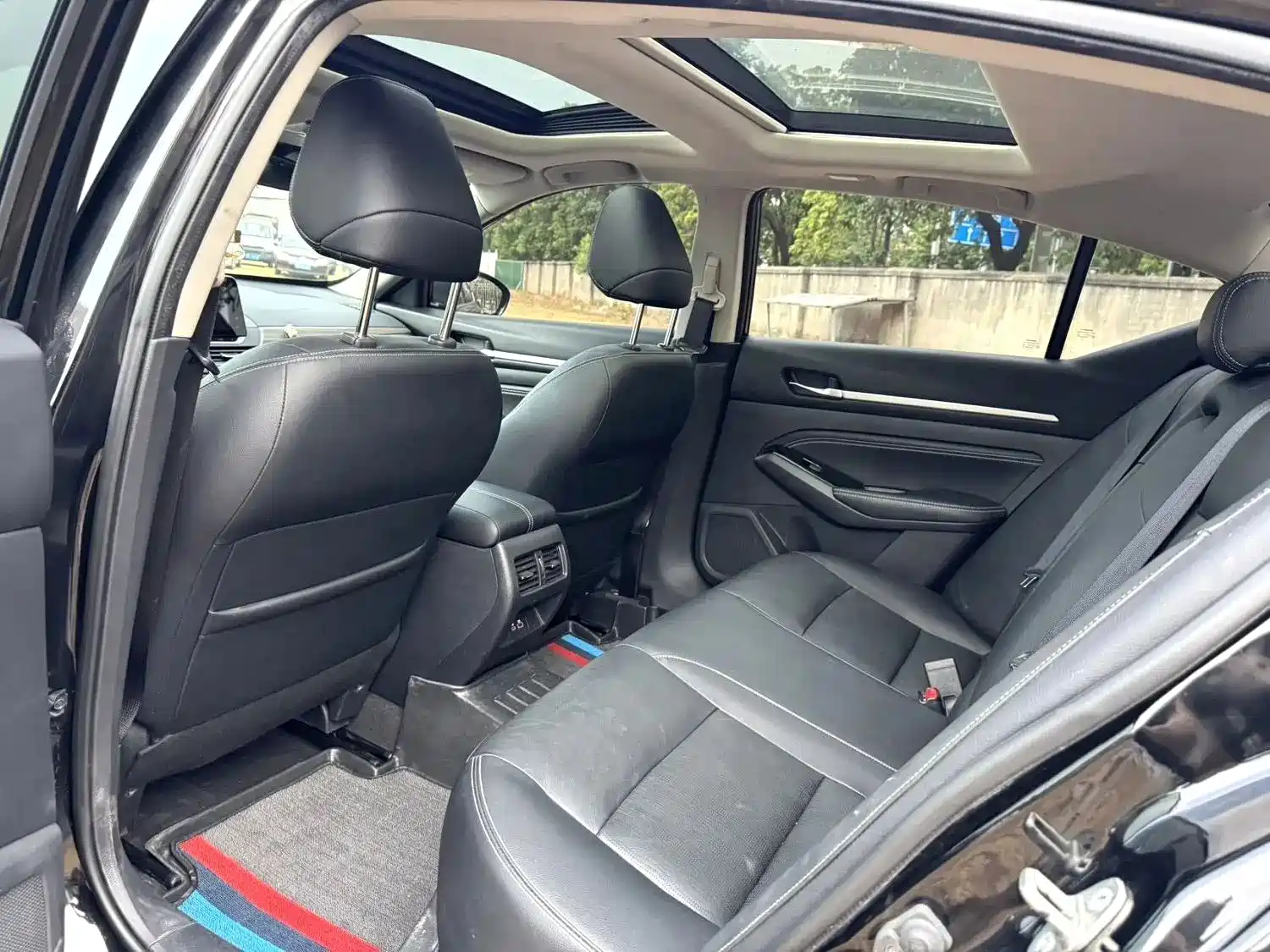 Photo 5 - Nissan Teana
