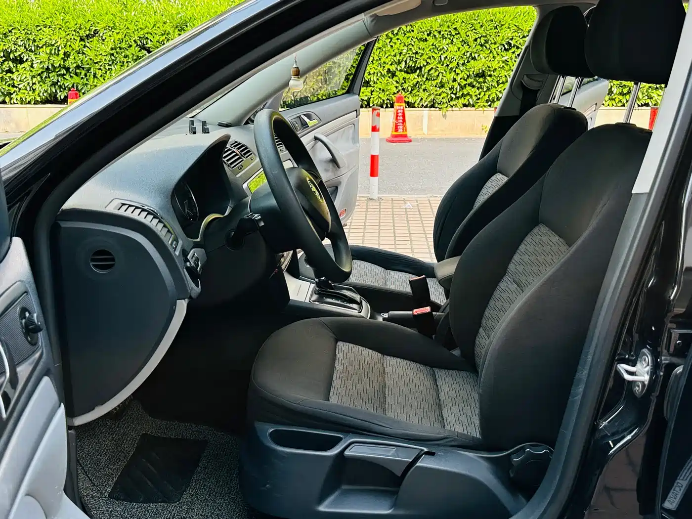Škoda Octavia 2014 1.6L Auto Yijie Edition фото 4