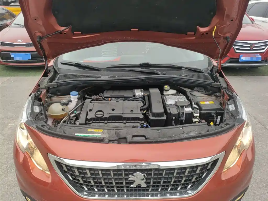 Peugeot 2008 2018 1.6L Automatic Fashion Edition фото 10