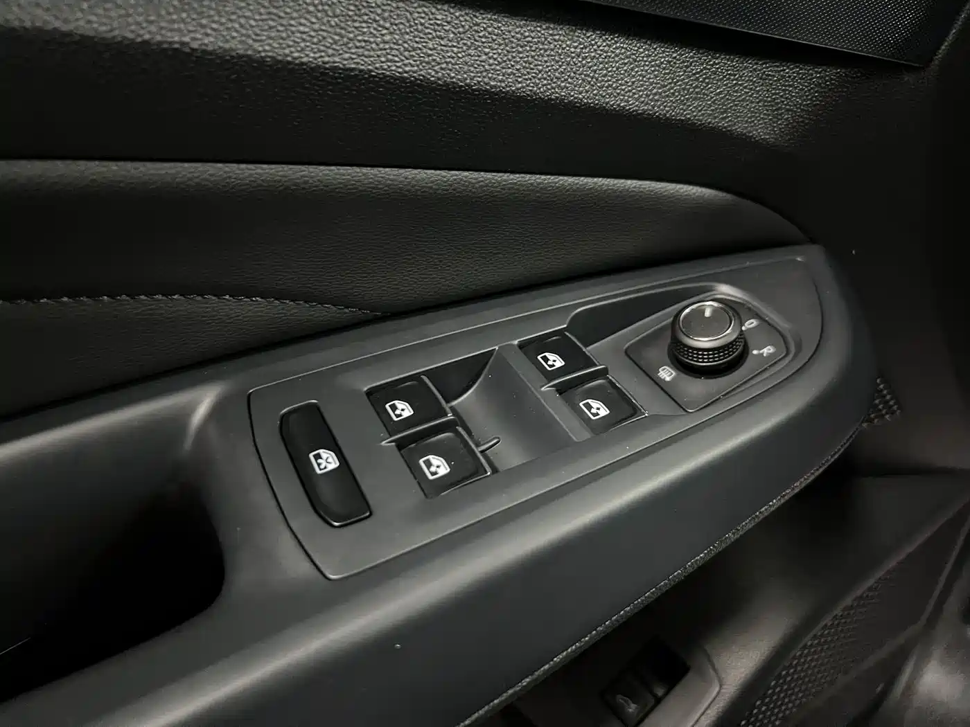 Volkswagen Passat 2022 280TSI Elite Edition фото 14
