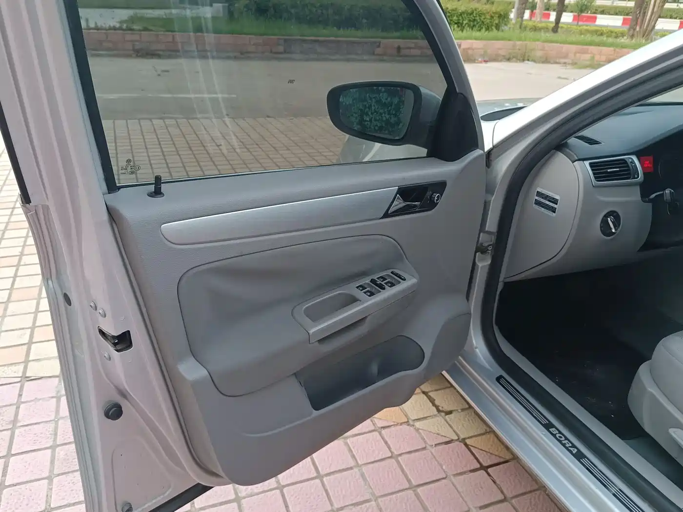 Volkswagen Bora 2012 1.6L Automatic Fashion Value Edition фото 6