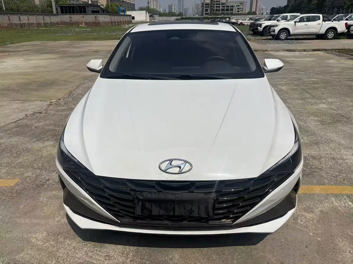 Фото 2 - Hyundai Elantra