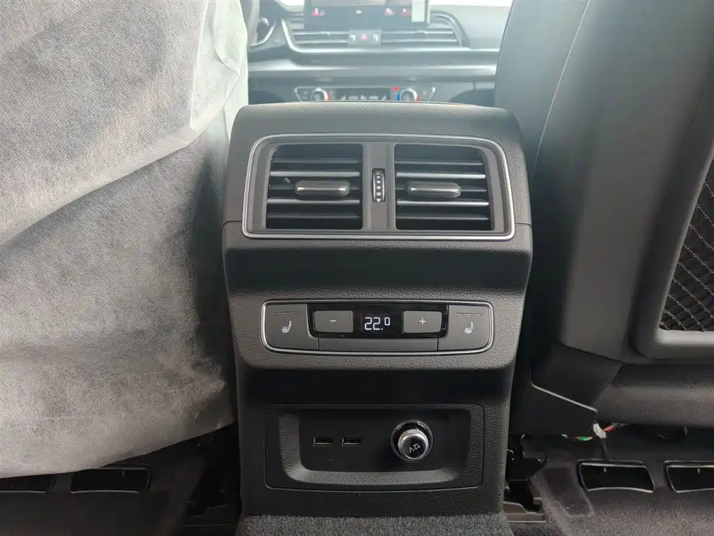 Audi Q5L 2025 Model Year Facelift 45th Anniversary Edition 45 TFSI Luxury Dynamic фото 10