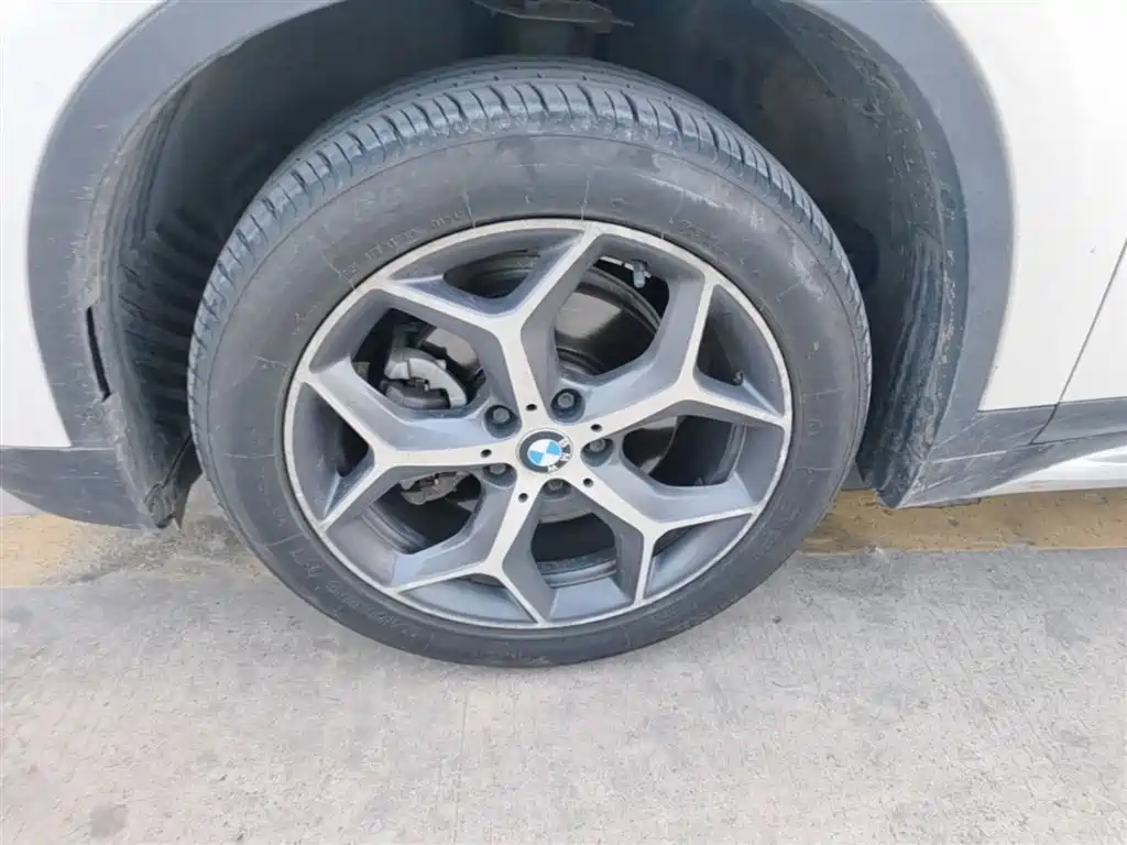 BMW X1 2019 sDrive18Li Premium Model фото 23