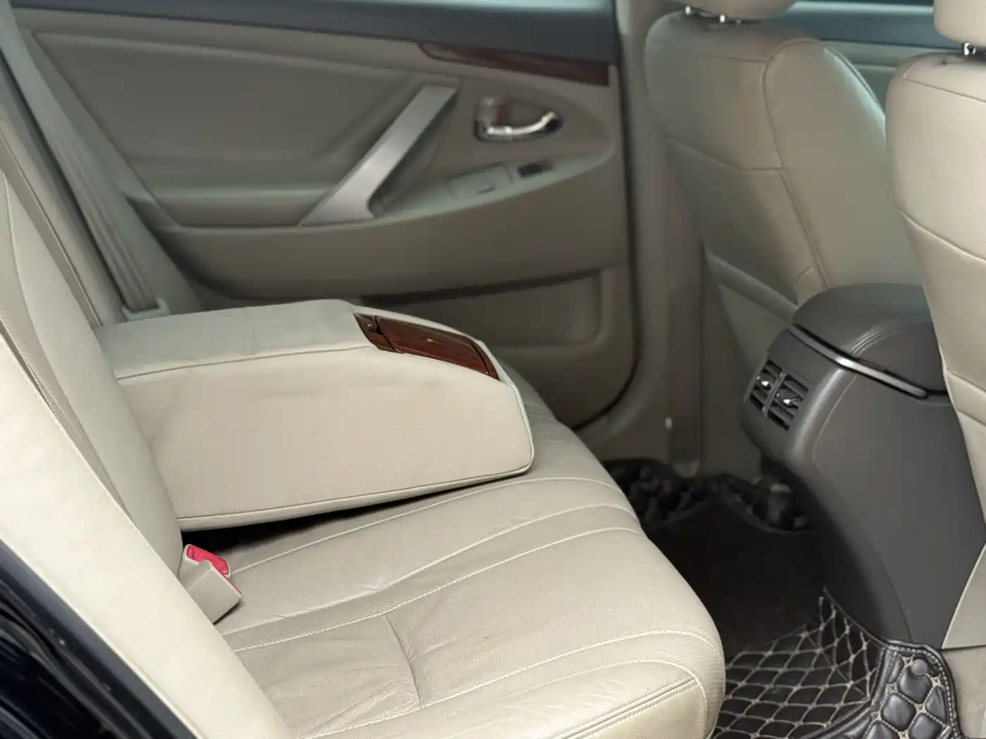 Toyota Camry 2013 200G Classic Luxury Edition фото 12