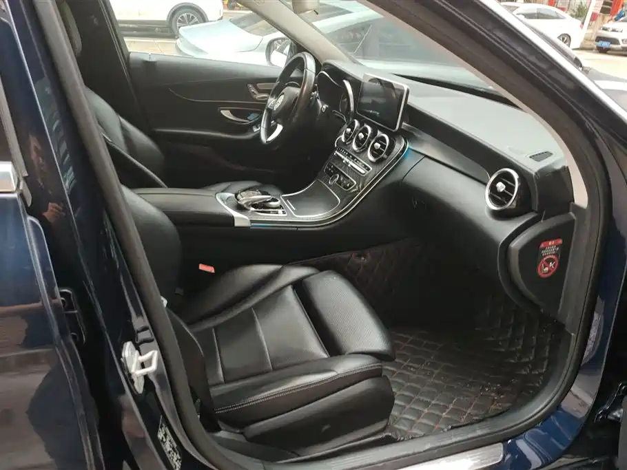 Mercedes-Benz C-Class 2015 Facelift C 200 L Sport фото 8