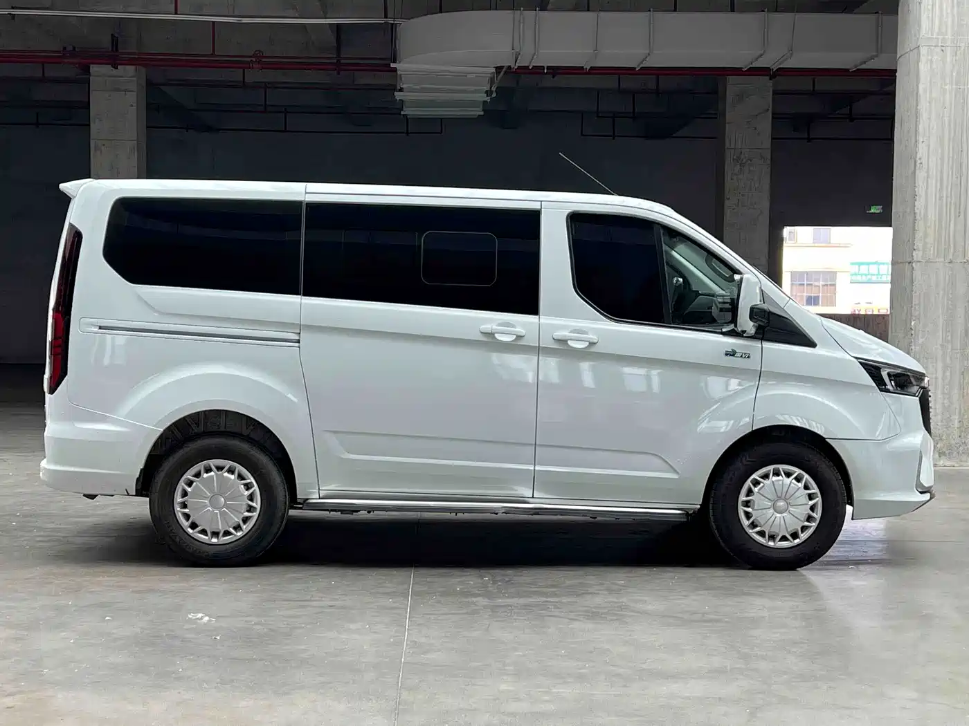 Ford Transit 2024 2023 Model 2.0T Diesel Manual Business Travel Medium Wheelbase Low Roof 7/8/9 Seater