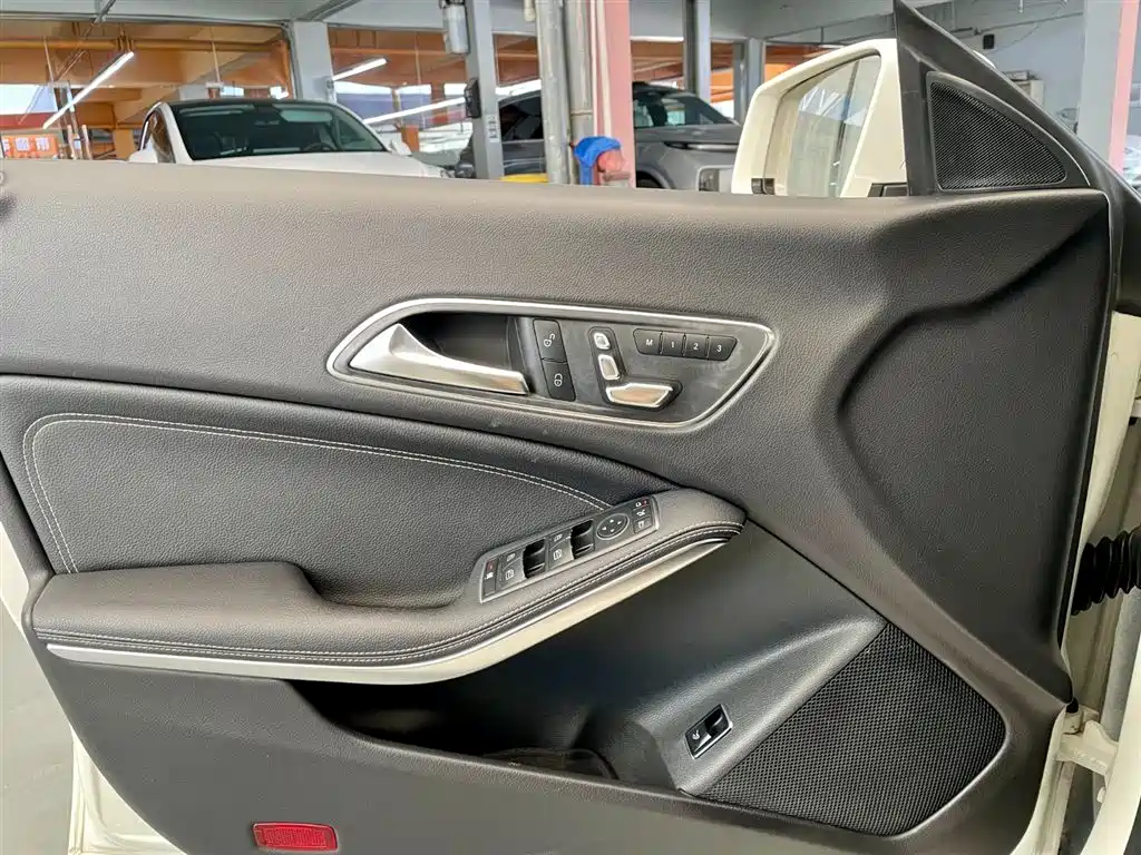 Mercedes-Benz CLA (Import) 2017 Facelift CLA 200 Style фото 16
