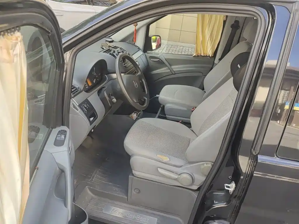 Mercedes-Benz Vito 2011 2.5L 7-Seat Executive Edition фото 14