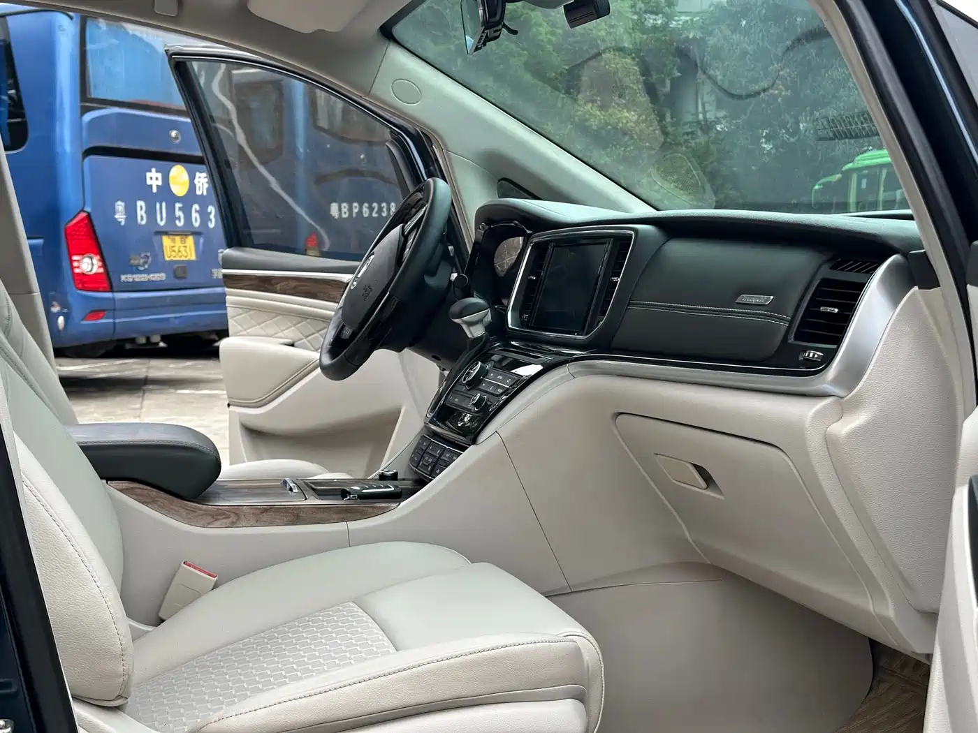 GAC Trumpchi Trumpchi M8 2018 320T Luxury Edition фото 7