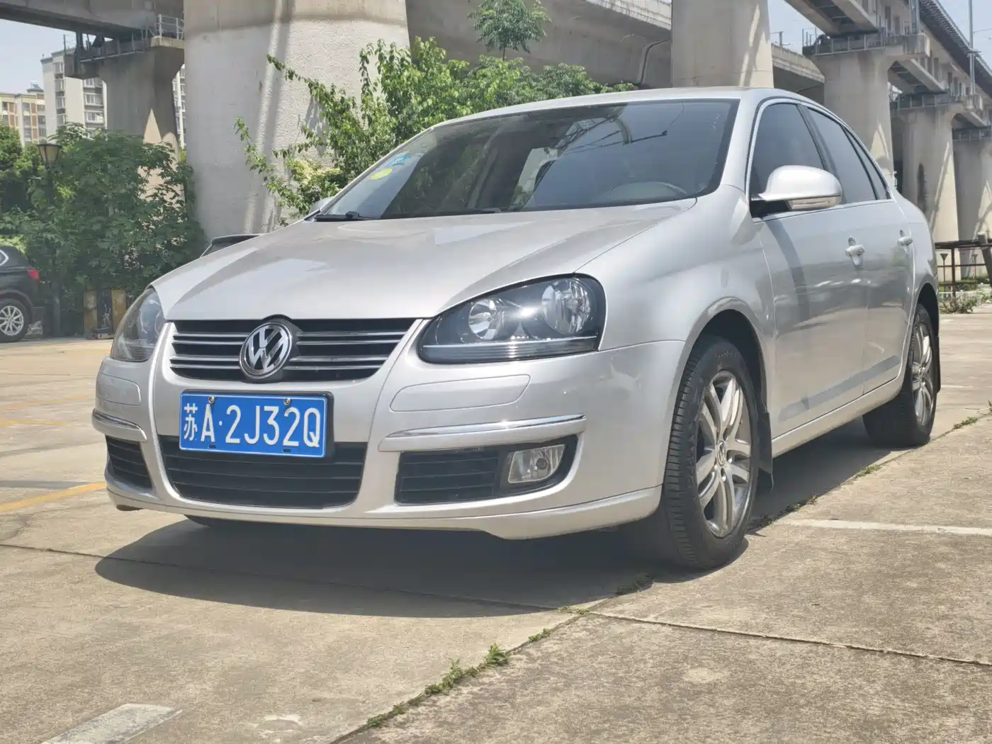 Volkswagen Sagitar 2011 1.6L Automatic Fashion фото 2