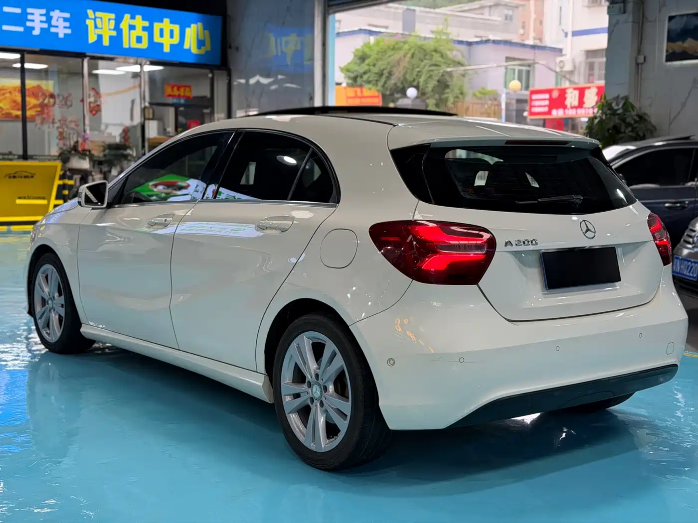 Mercedes-Benz A-Class (Import) 2016 A 200 Fashion фото 6
