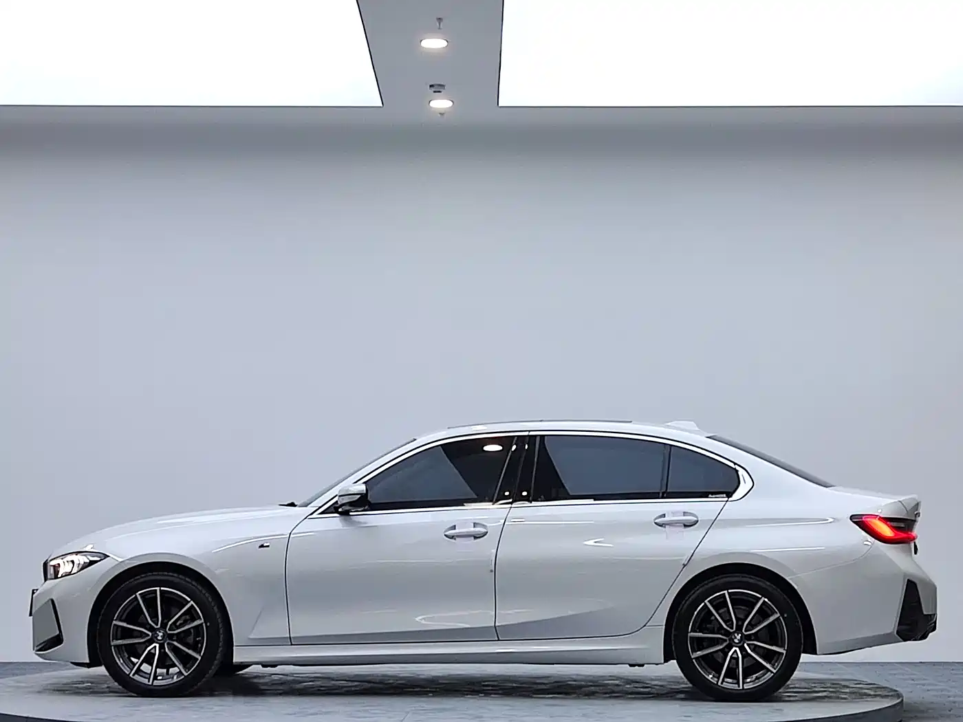 BMW 3 Series 2023 320Li M Sport Package фото 5