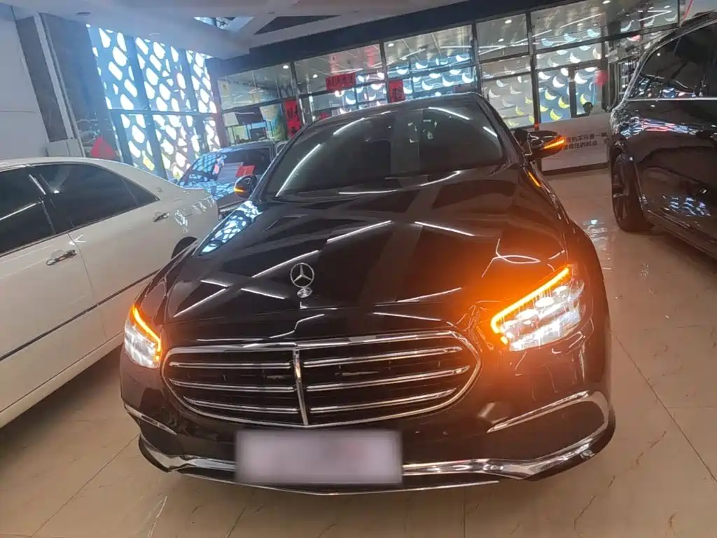 Фото 3 - Mercedes-Benz E-Class