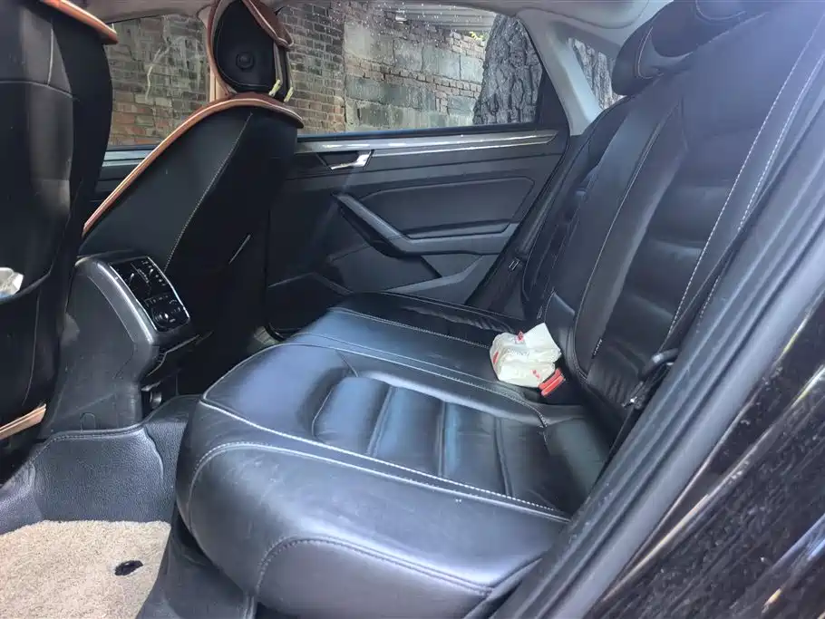 Volkswagen Passat 2016 330TSI DSG Honor Edition фото 11