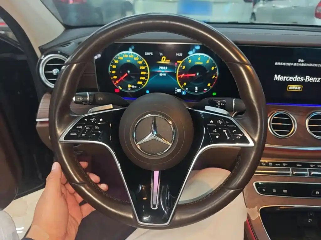 Фото 11 - Mercedes-Benz E-Class