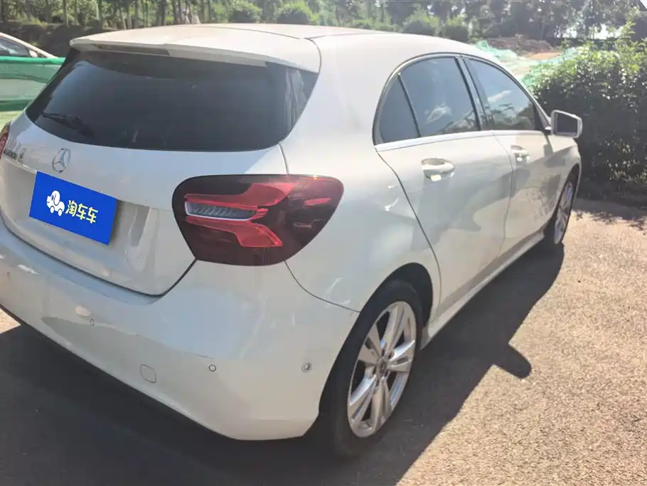 Mercedes-Benz A-Class (Import) 2018 A 200 Sport фото 3