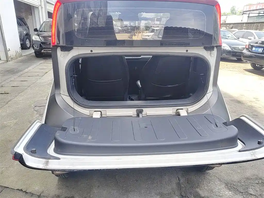 BAOJUN E200