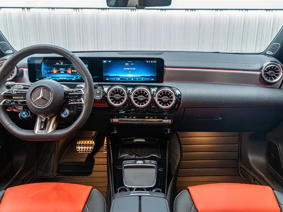 Mercedes-Benz A-Class AMG (Import) 2025 AMG A 35 4MATIC фото 3