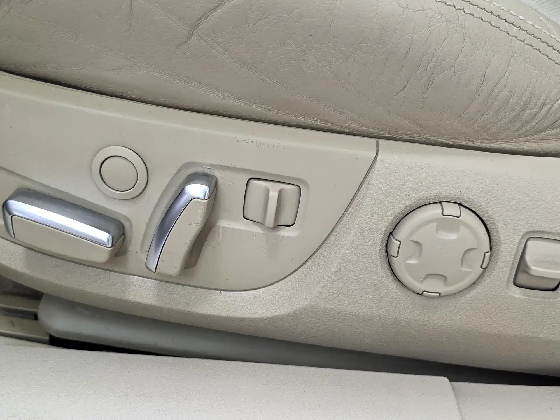 Photo 15 - Audi A8