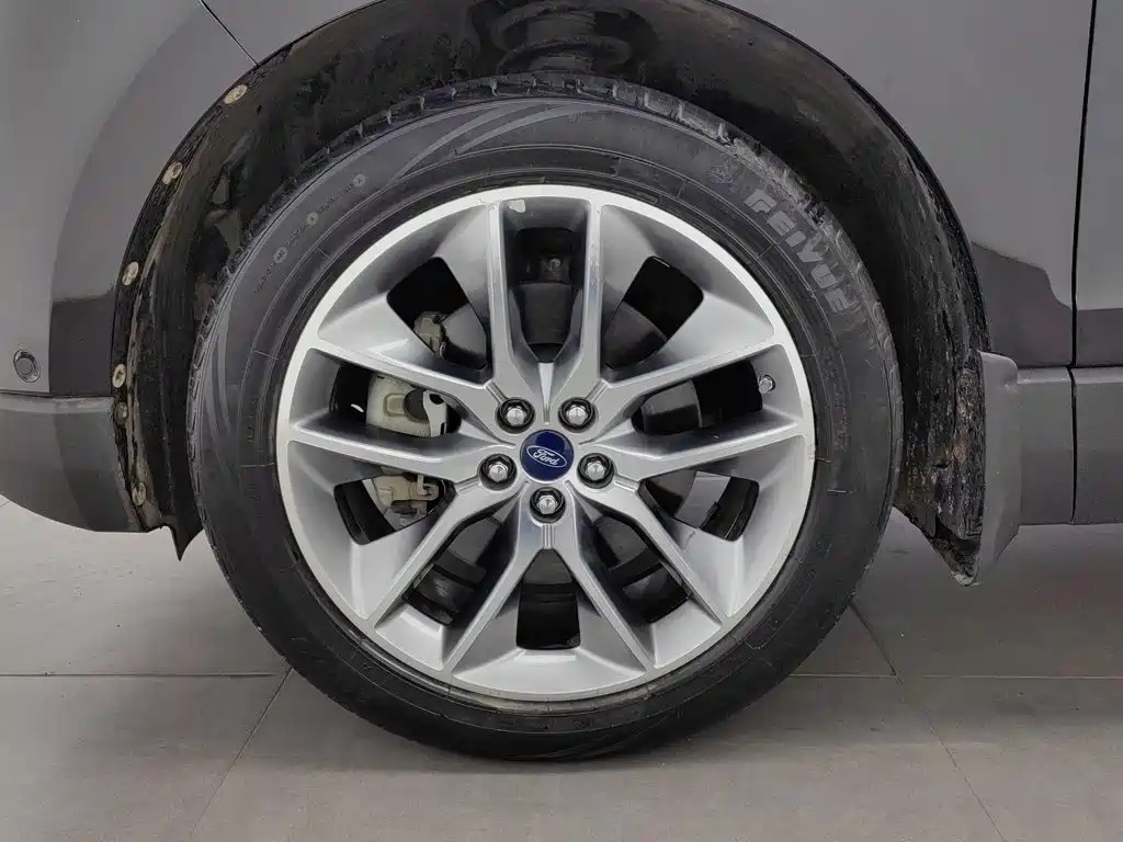 Фото 17 - Ford Edge
