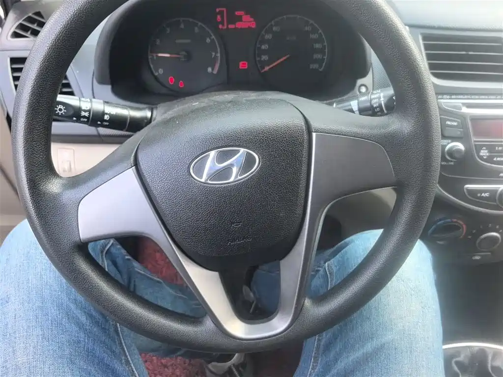 Hyundai Verna 2014 1.4L Manual Smart GLS фото 11