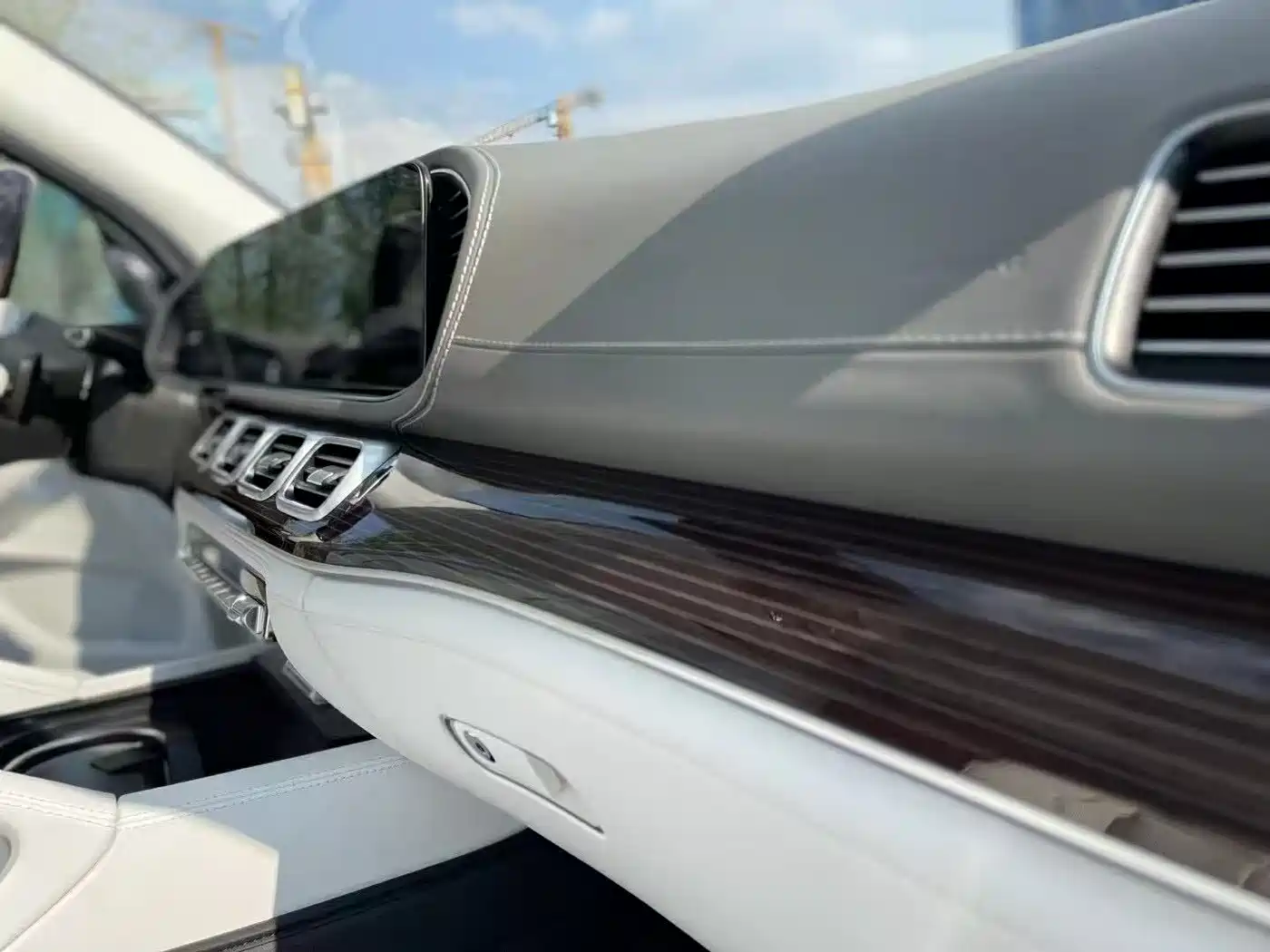 Mercedes-Benz Maybach GLS 2022 GLS 600 4MATIC Etiquette Edition фото 8