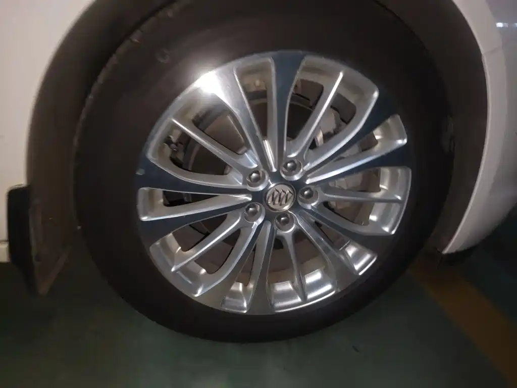 Photo 24 - Buick LaCrosse