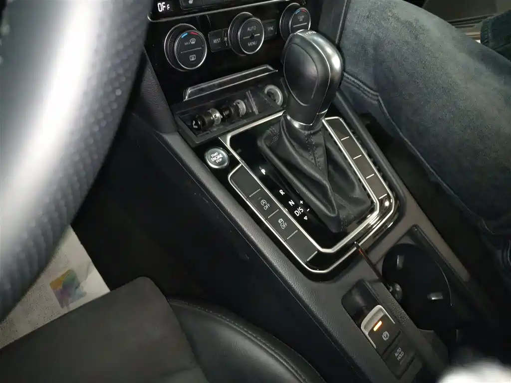 Volkswagen Magotan 2018 330TSI DSG Luxury фото 6