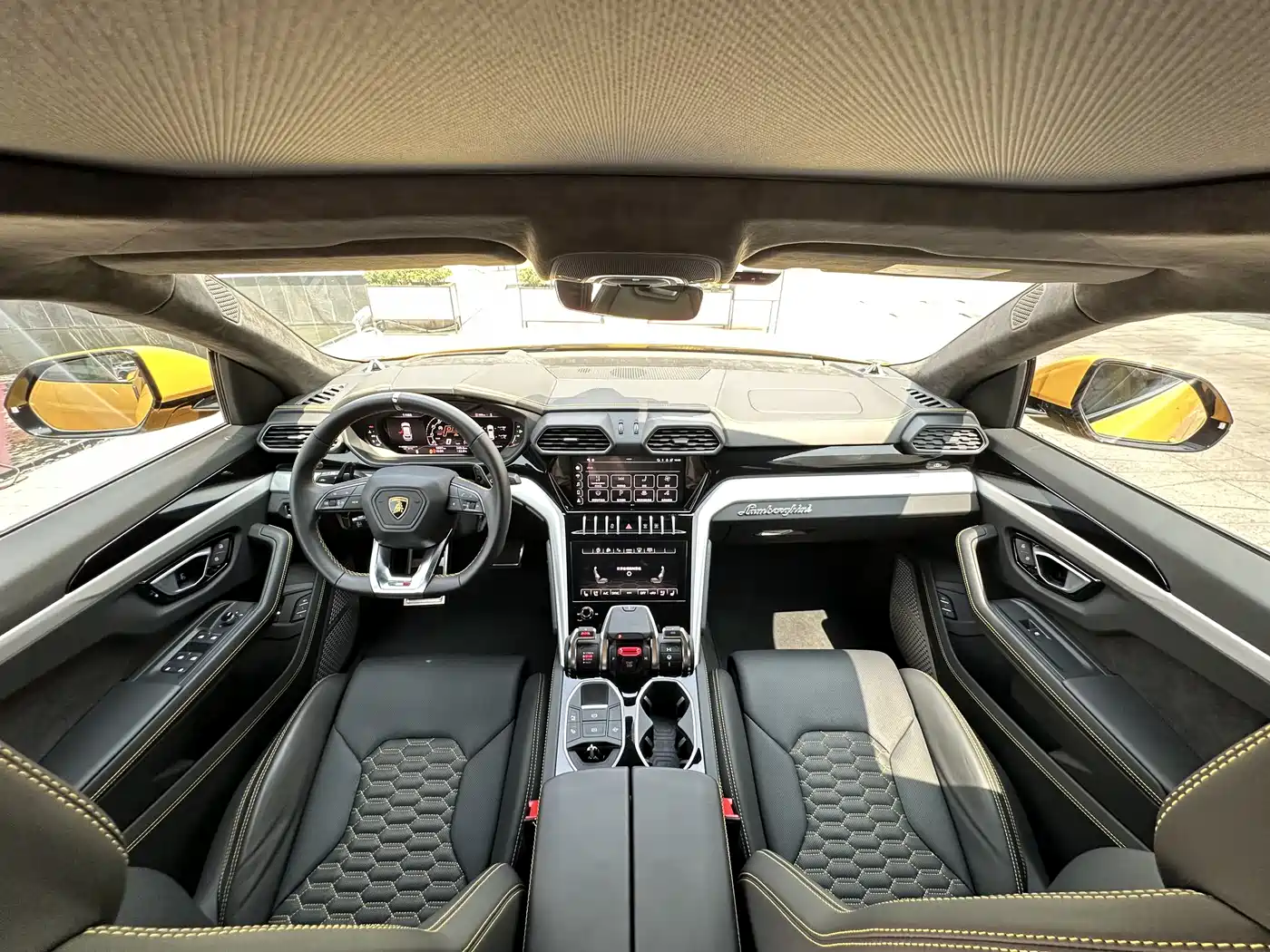 Lamborghini Urus 2021 4.0T V8 фото 16
