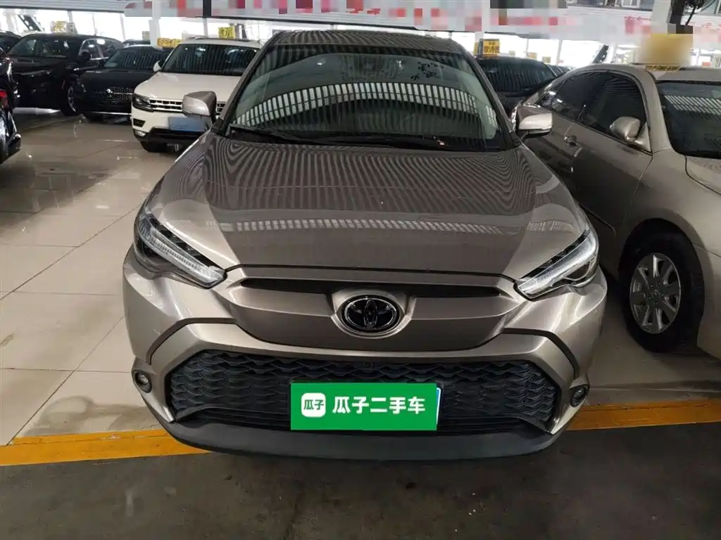 Toyota Frontlander 2022 2.0L CVT Luxury PLUS Edition фото 3
