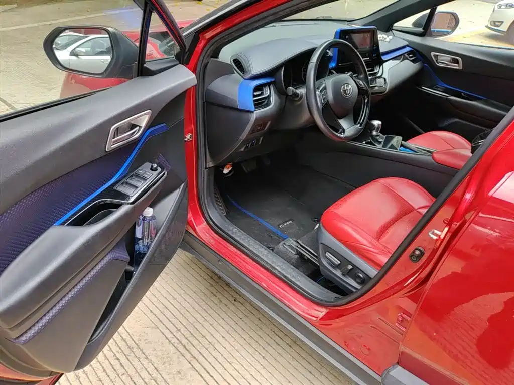 Toyota C-HR 2018 2.0L Luxury Sunroof Edition China VI фото 16