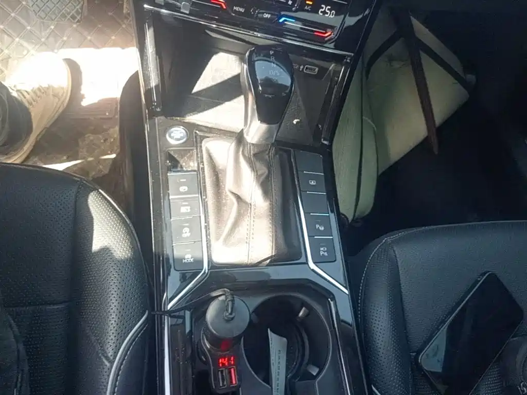 Volkswagen Passat 2023 380TSI Flagship Edition фото 21