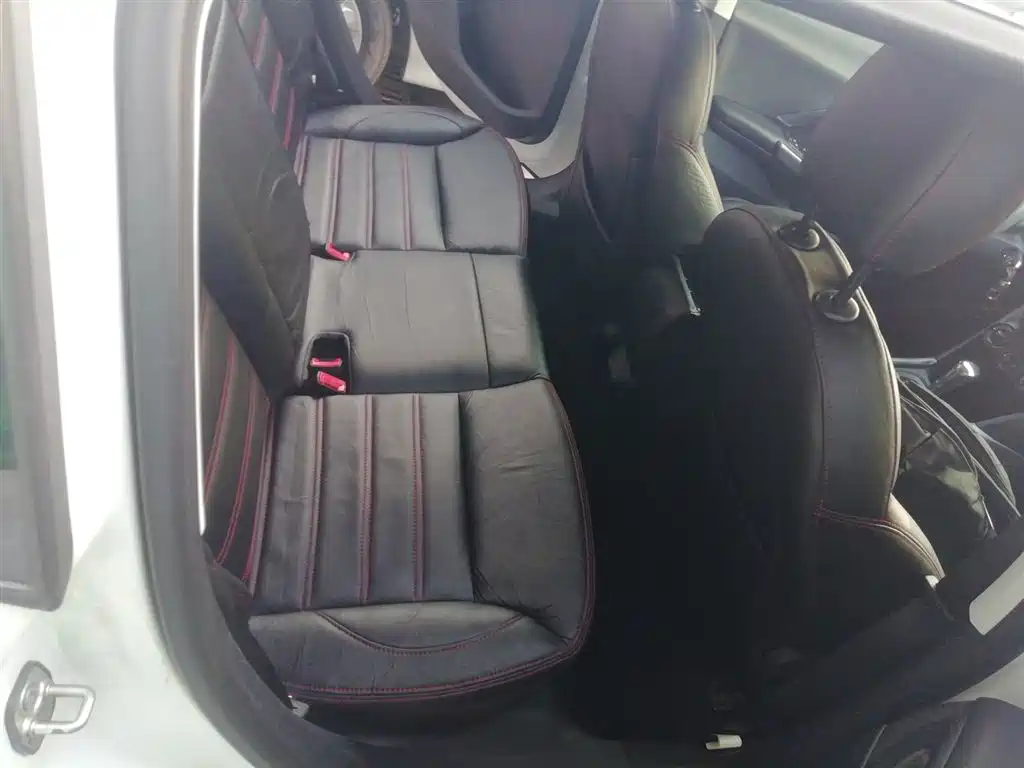 Peugeot 2008 2014 1.6L Automatic Trend Edition фото 17