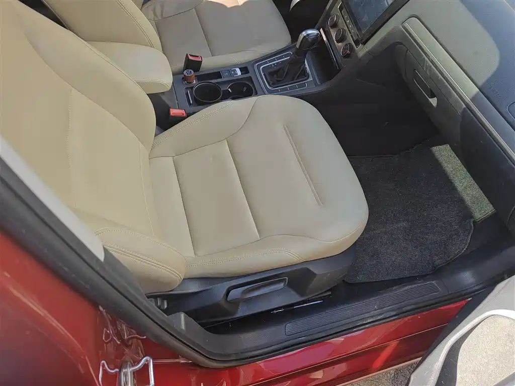 Volkswagen Golf 2016 1.6L Automatic Comfort фото 20
