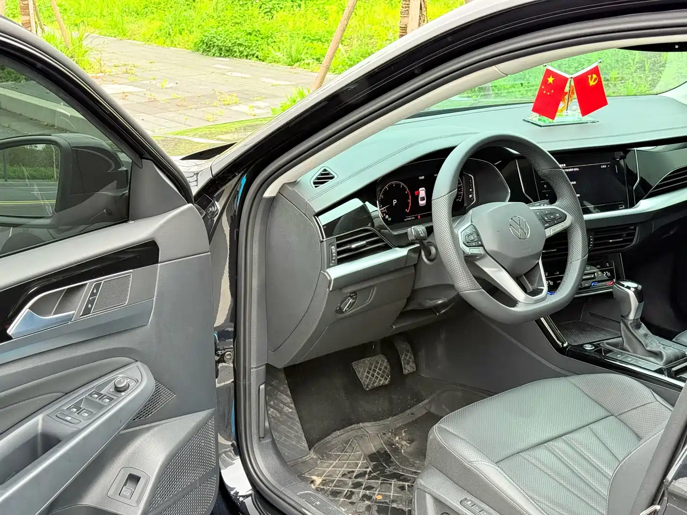 Volkswagen Passat 2025 Outstanding 380TSI Dragon Soaring Edition фото 5